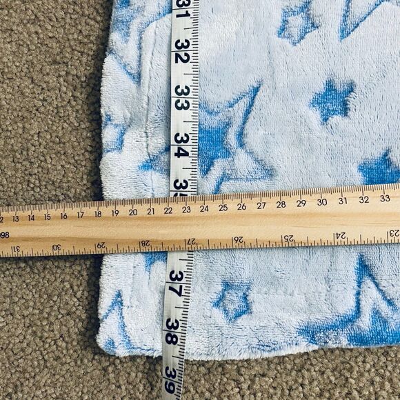 Fleece Baby Blanket Light Blue‎ w/ Embossed Stars 29' x 38" - Picture 7 of 7